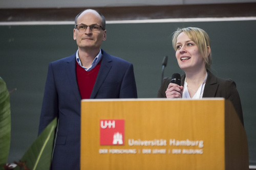 Hartmut Schlter (Universitts-Klinikum Eppendorf) und Maria Riedner (Universitt Hamburg) begren die Tagungsteilnehmer.