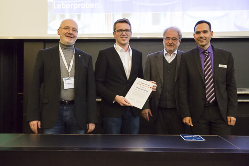 Von links stehen Jury-Mitglied Wolfgang Schrader, Oliver Hachmller, der Preistrger 2016, DGMS-Vorsitzender Michael Linscheid und Alexander Rcz (Agilent, Waldbronn).