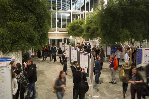 Abendliche Poster Session; hier im neuen Westflgel des Gebudes.