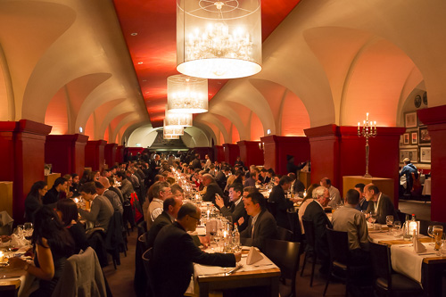 In den mchtigen Gewlbekellern unter dem Hamburger Rathaus fand das Konferenz-Dinner im Parlament statt.