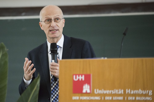 Peter Tschentscher, Senator der Stadt Hamburg, bei der Verabschiedung der Tagungsteilnehmer.